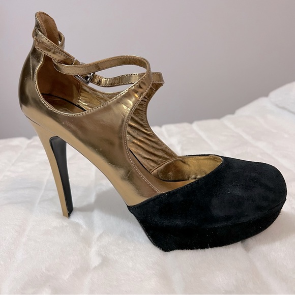 NEW DKNY Quinn Criss-Cross Strap Gold Leather & Black Suede Heels - Picture 4 of 5